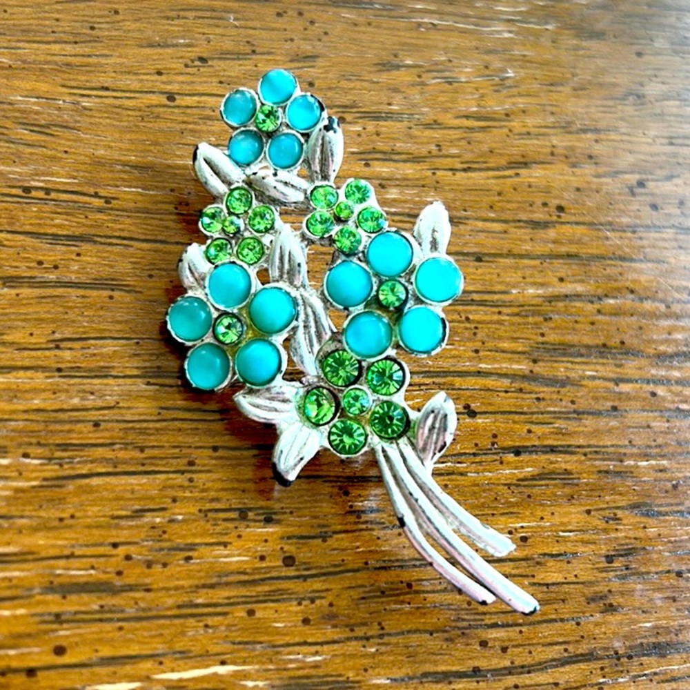 Vintage silver tone green and blue daisy floral bouquet brooch pin